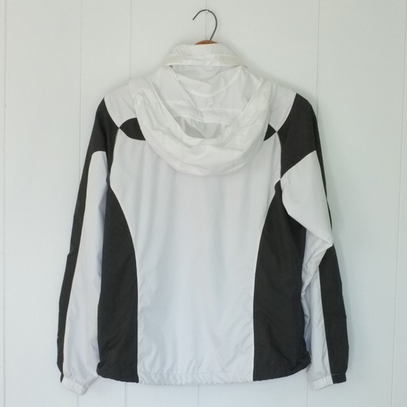 North Face Jacket | Womens White North Face Jacket - Picture 3 of 8